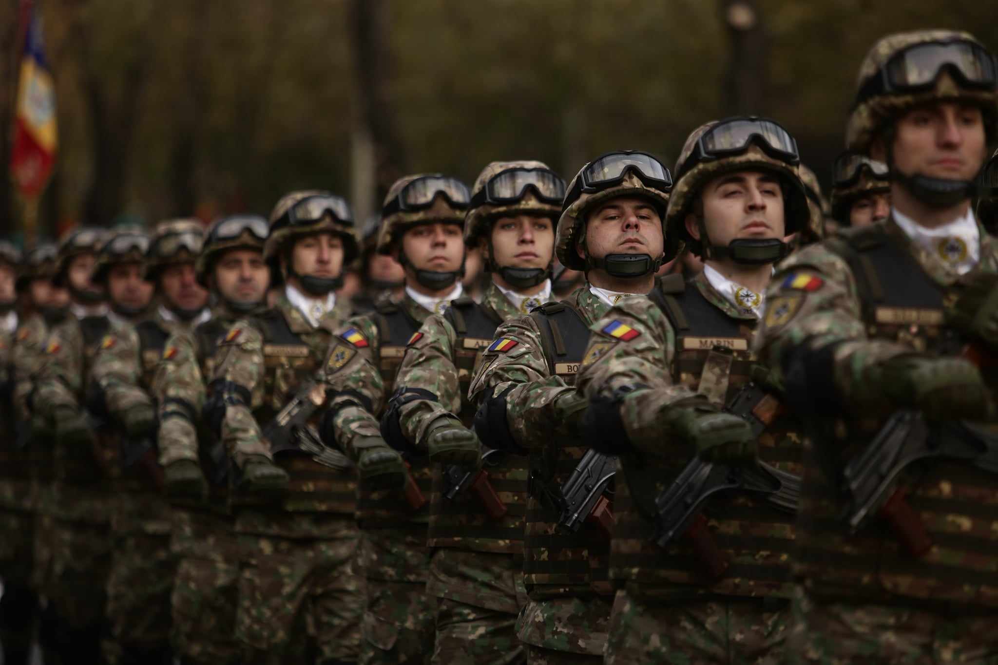 Restricțiile de circulație au aglomerat centrul Bucureștiului, din cauza repetiţiilor pentru parada militară de Ziua Națională