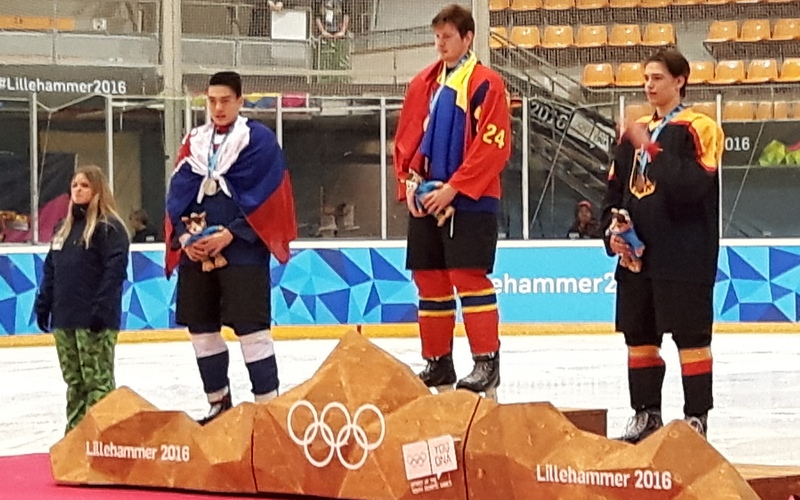 N-avem patinoare, dar avem rezultate! Hocheistul Eduard Cășăneanu, aur la îndemânare, la JO de Tineret de la Lillehammer! A treia medalie din istorie la jocurile de iarnă sub egida CIO