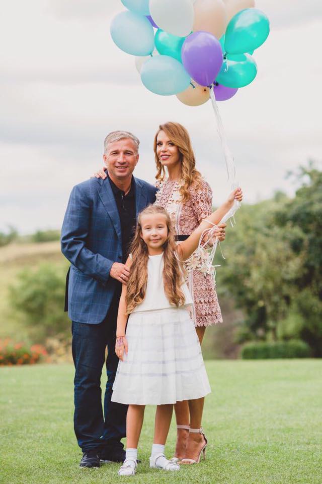 De ce soția lui Dan Petrescu s-a mutat în Dubai cu fetița lor. Antrenorul a rămas în România: „Dacă vrei să ai succes trebuie să faci niște sacrificii”