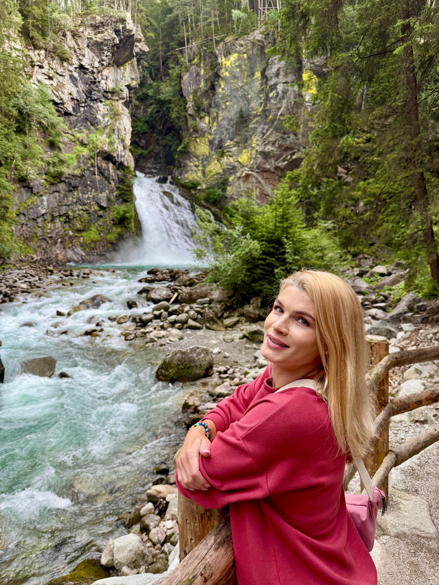 Imagini rare cu familia Ellei Prodan, actrița din „Iubire cu parfum de lavandă”. „Am fost în vacanță și în patru, și în doi”