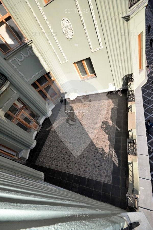 Brașovul scoate la vânzare un palat spectaculos din inima orașului, cu vedere spre Tâmpa, la preț de penthouse în centrul Bucureștiului