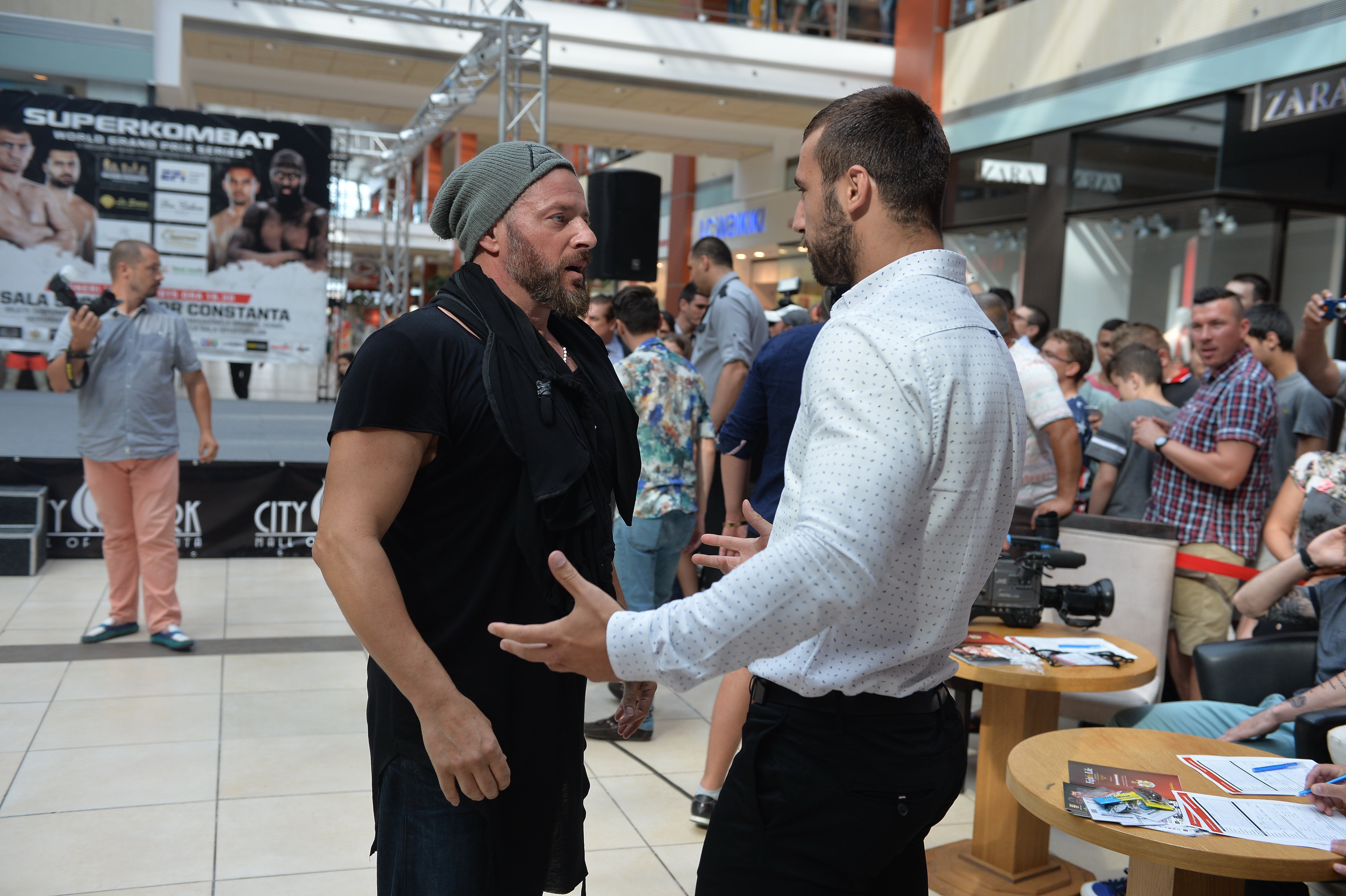 Luptătorii de la Superkombat Constanța au trecut cu bine de proba cântarului / GALERIE FOTO