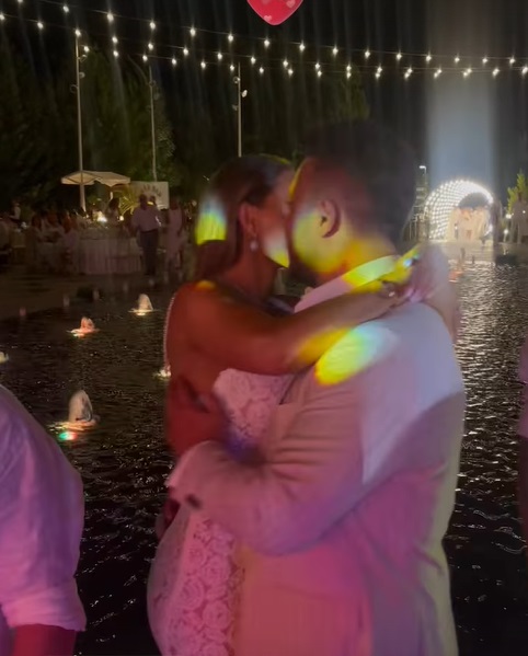 Cum au apărut Bianca Drăgușanu și Gabi Bădălău la nunta atipică a Mariei Constantin. Ea a schimbat două rochii