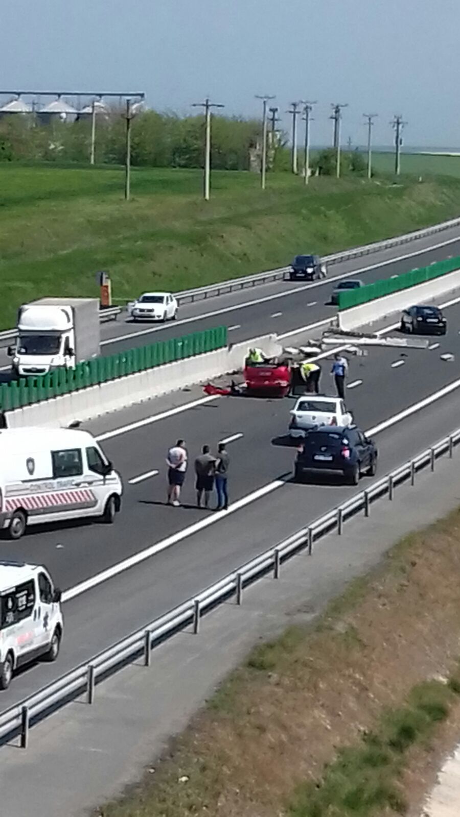 Accident pe Autostrada Soarelui, la km. 180. O tânără s-a răsturnat cu mașina - FOTO