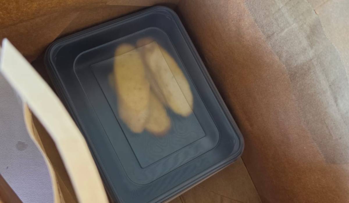 Cât costă o masă la restaurant în Mamaia Nord, cu „fresh” de portocale la cutie și apă plată la 38 de lei