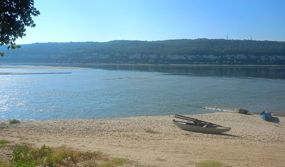 Noi măsuri pentru asigurarea debitului de apă necesar la Cernavodă: Nave și barje vor fi amplasate la 600 de metri distanță, pentru a direcționa apa spre centrală