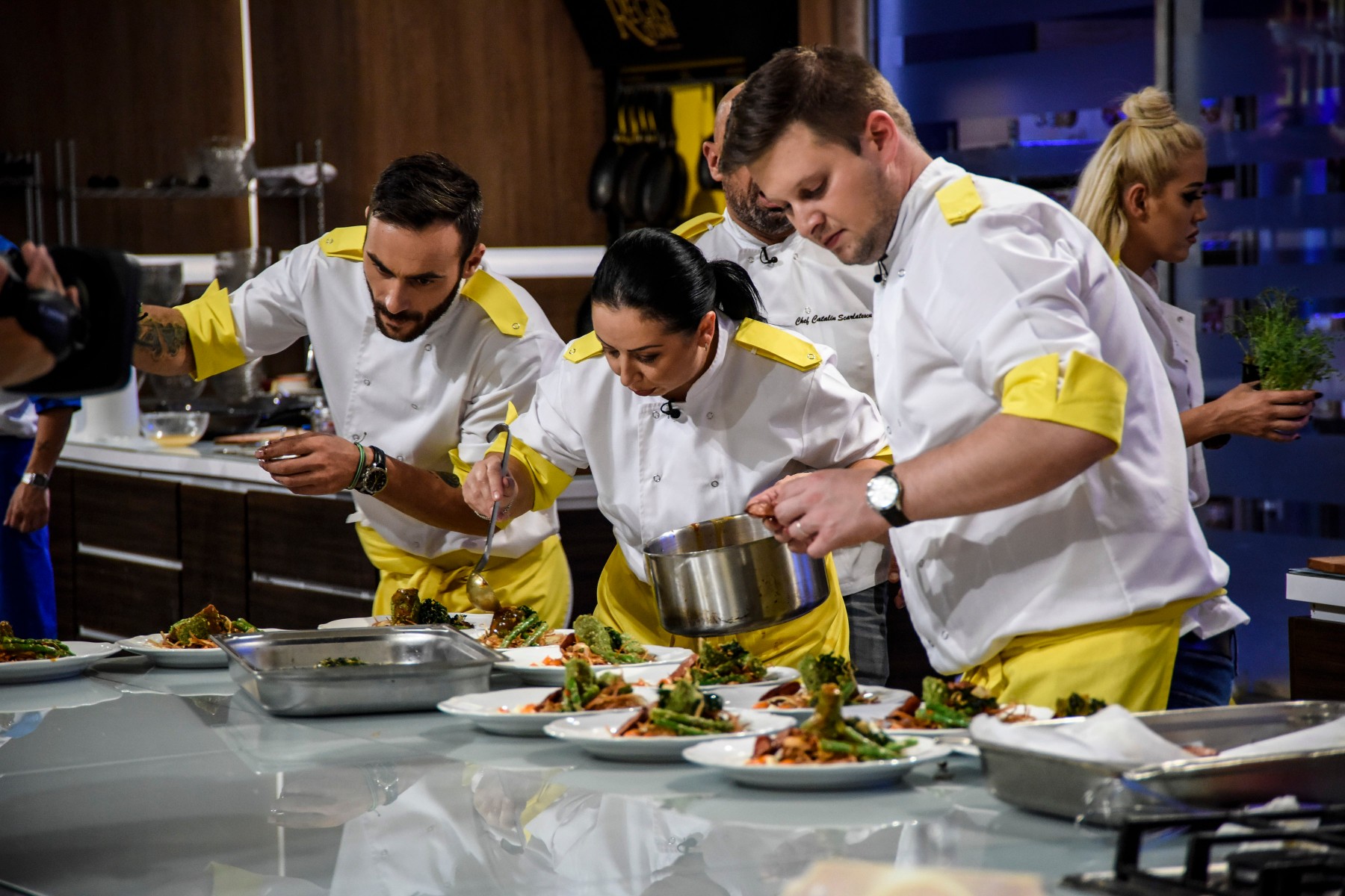 Semifinaliștii sezonului 6 "Chefi la cuțite" se aleg în această seară | FOTO