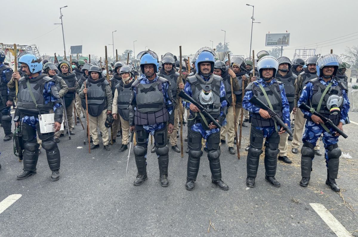 Poliția a oprit cu gaze lacrimogene un marș al fermierilor indieni către capitala New Delhi