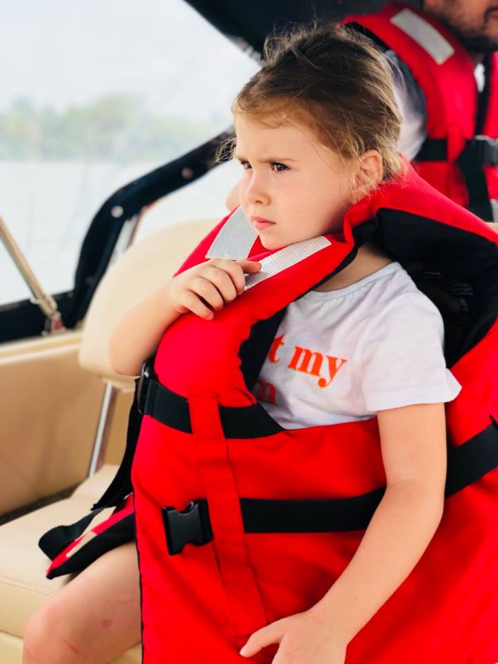 Oana Roman, vacanță în Deltă cu familia. "Am venit ca să-i arătăm Isei frumusețile României" | FOTO