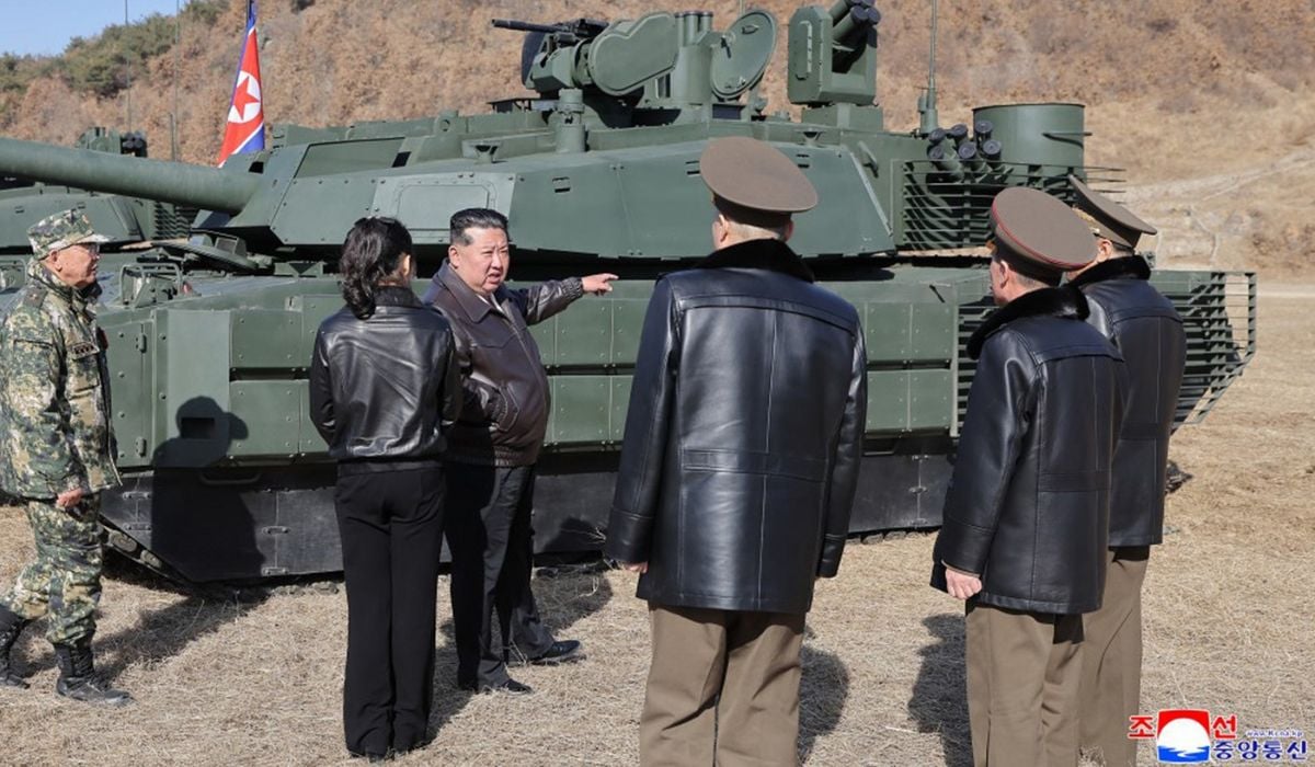 Fiica lui Kim Jong-un a condus un tanc, în timp ce liderul nord-coreean îi dădea indicații zâmbind