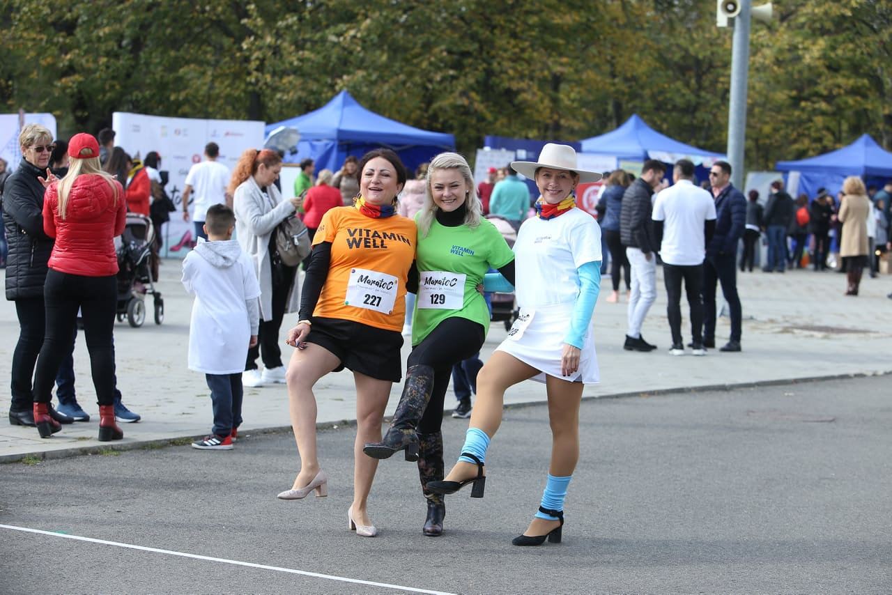 Maraton pe tocuri, în București! La "Maratoc", un eveniment caritabil organizat de actrița Monica Davidescu, au putut participa și bărbați