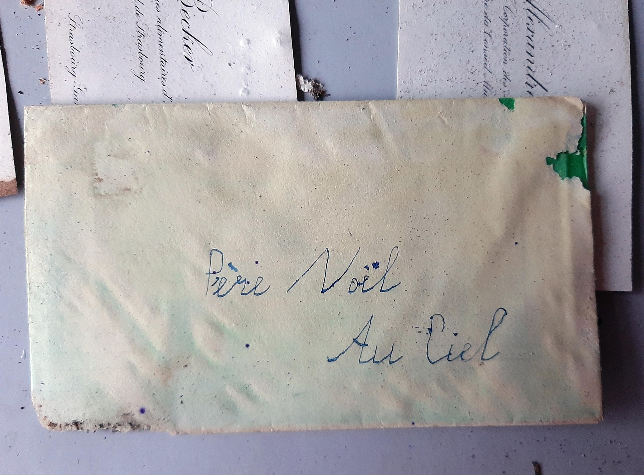 O scrisoare adresată lui Moș Crăciun, descoperită după 90 de ani de arheologii din Alsacia