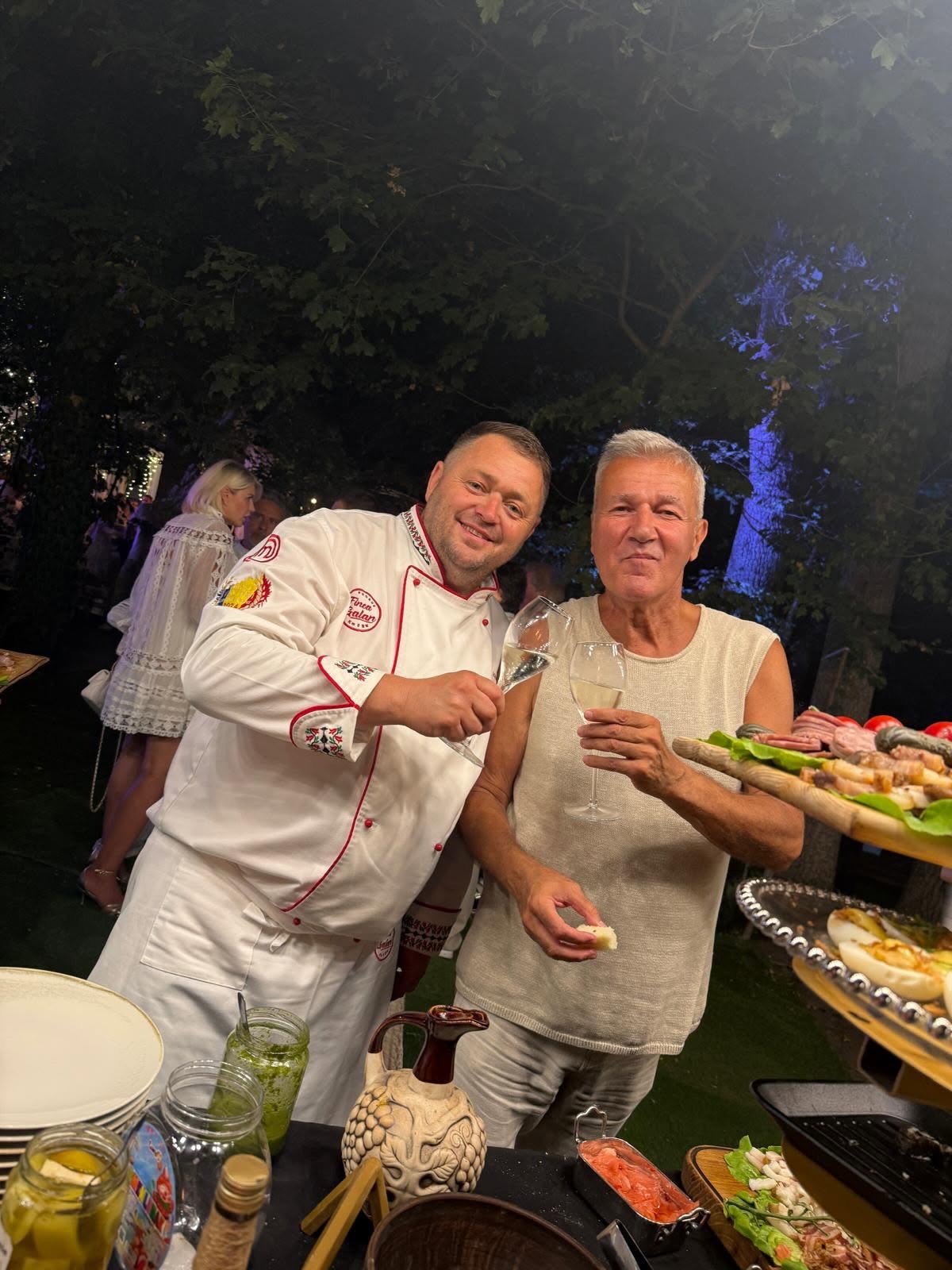 Ce au mâncat invitații la petrecerea Andrei Măruță. Parizerul și cașul „Tom și Jerry”, printre preparatele preferate