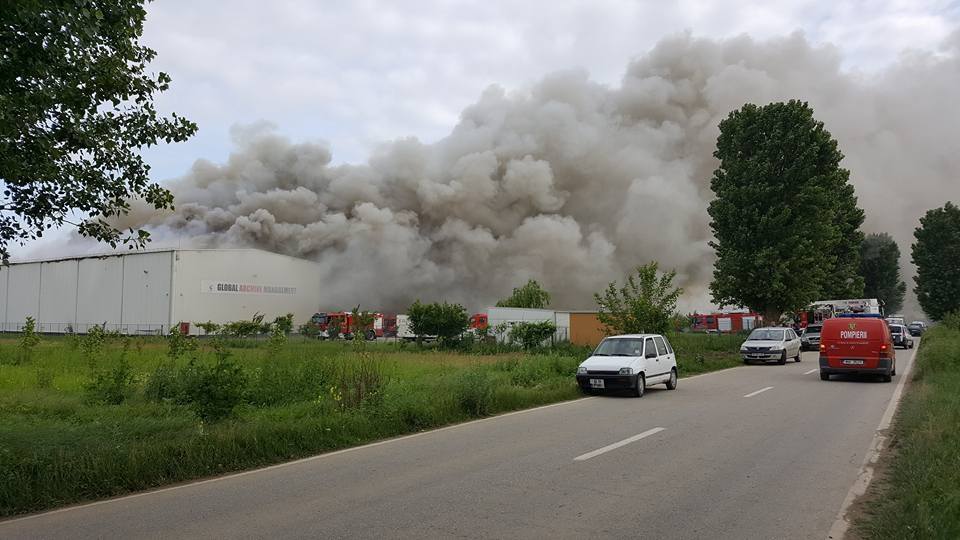 FOTO&VIDEO/ Incendiul din Dărăști încă nu a fost lichidat. Există focare mocnite chiar și după 60 de ore