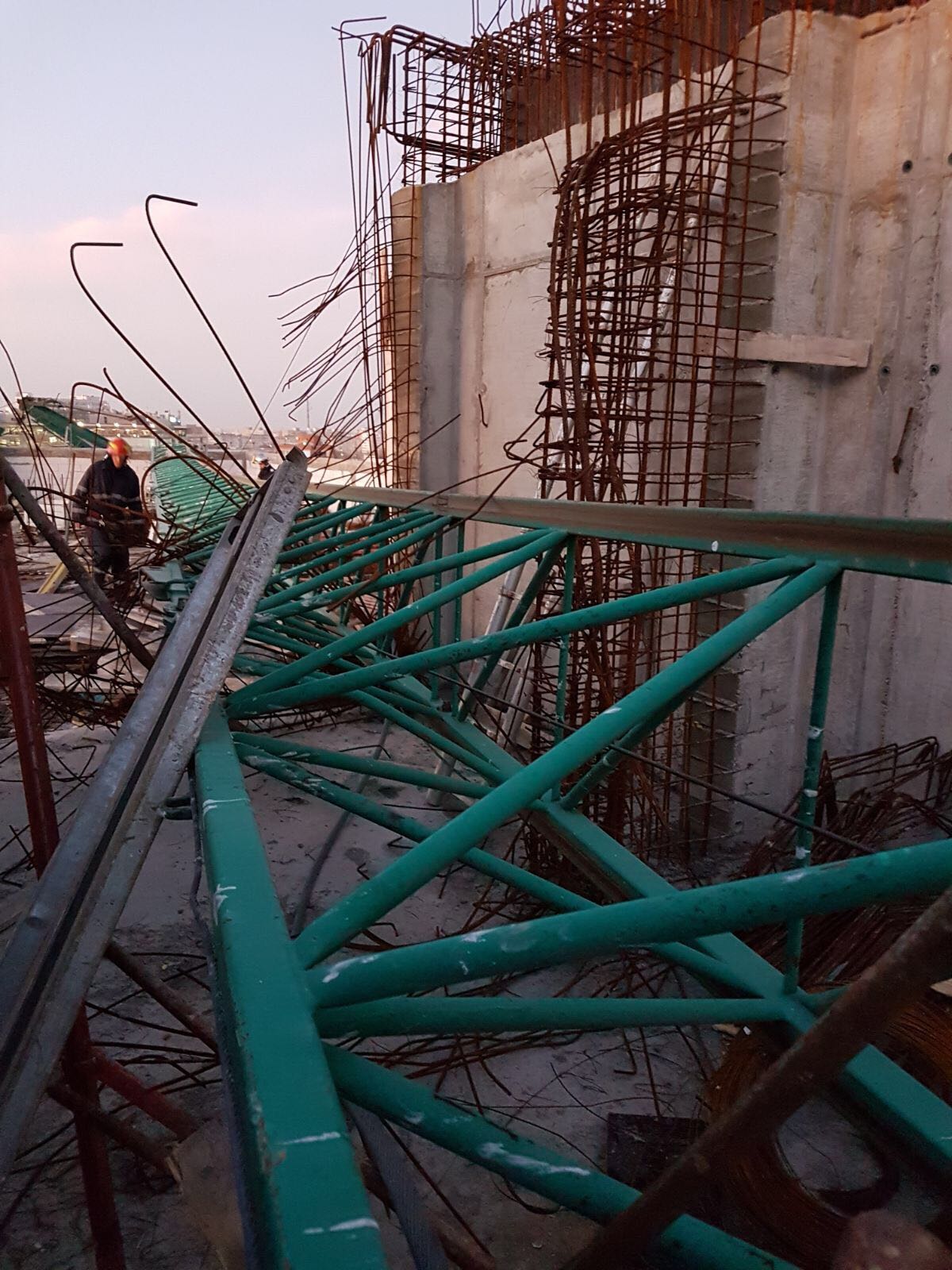 Macara prăbușită pe șantierul noului spital de copii din Timișoara| GALERIE FOTO
