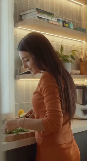 Cum arată casa decorată în stil Wabi Sabi, cu pereți de argilă, în care s-a mutat Sasha Lopez: „Am vrut ceva care să ne amintească de strămoși”