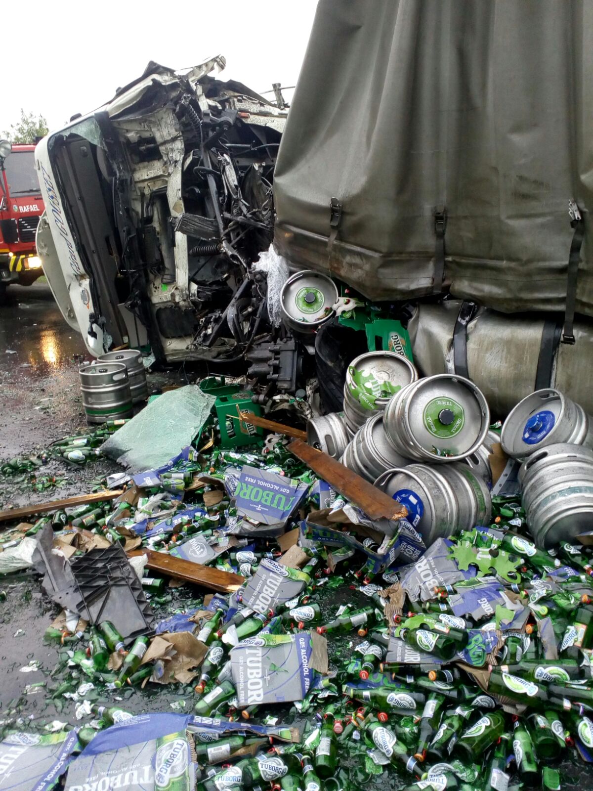 Circulaţie blocată între Sighişoara şi Târgu Mureş după ce două TIR-uri s-au ciocnit/ GALERIE FOTO