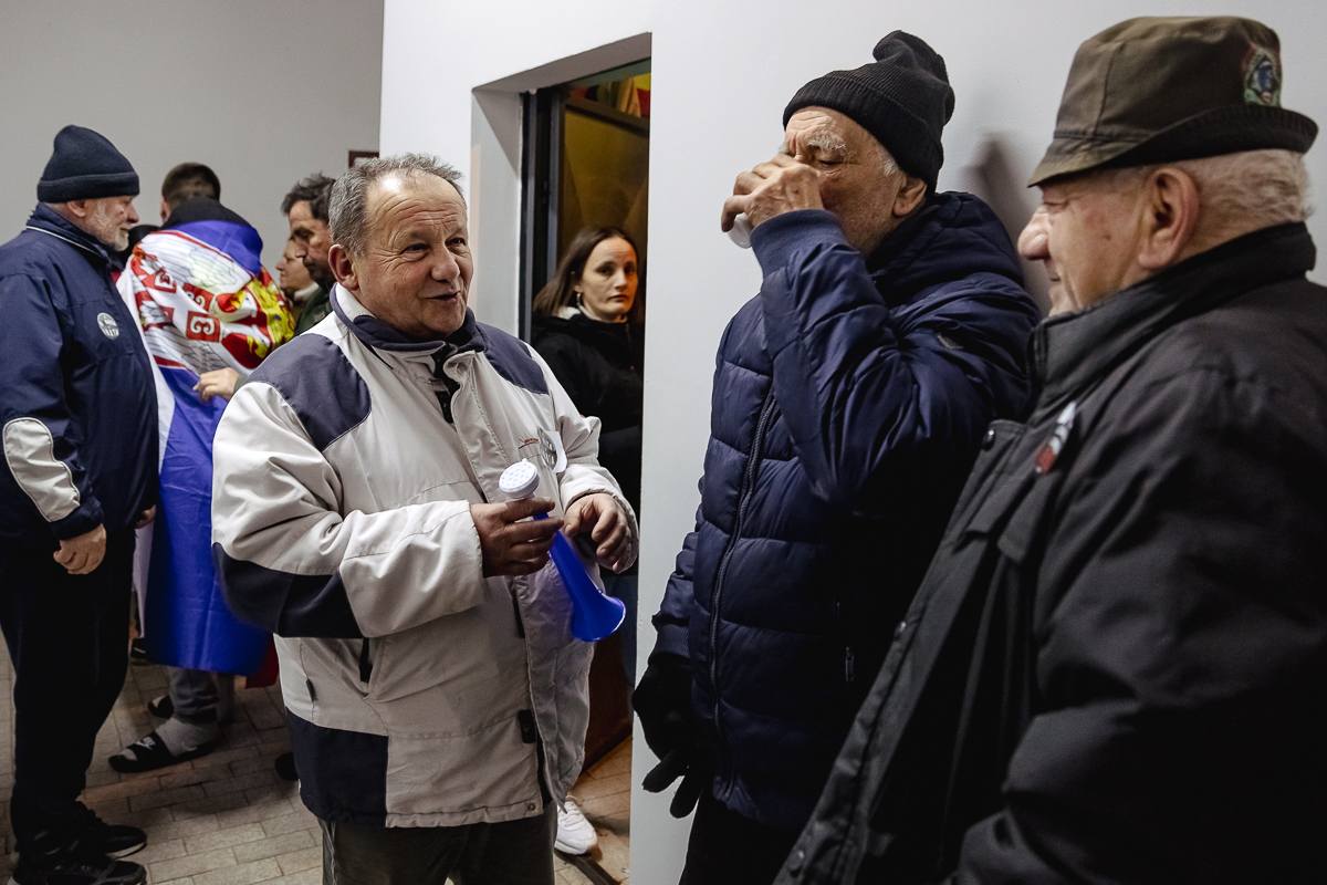 Cum protestează studenții sârbi prin marș și de ce strigă numele Laurei Kovesi