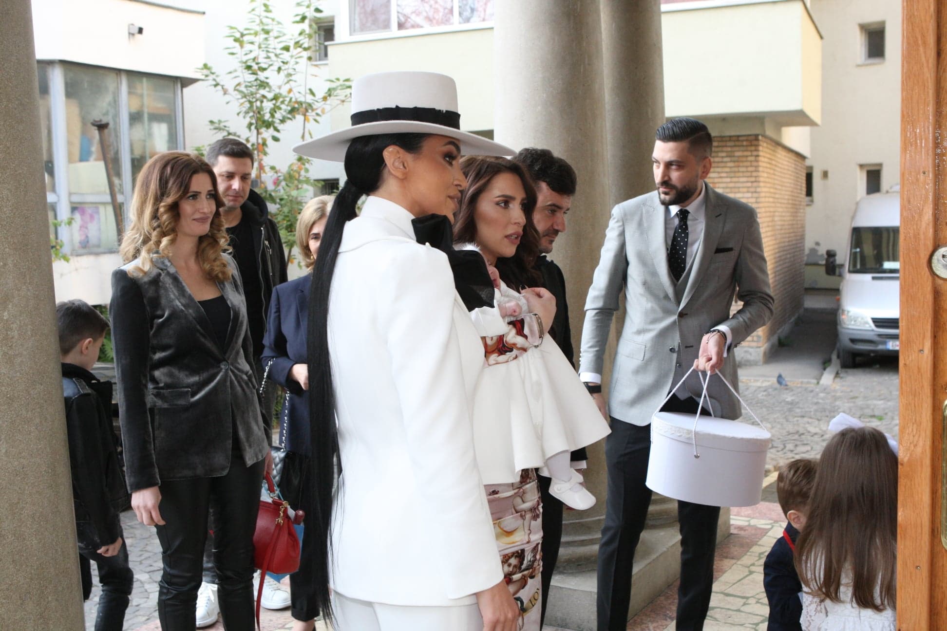 FOTO - Adelina Pestrițu și-a botezat fetița, pe Zenaida! Ce ținute a ales pentru marele eveniment