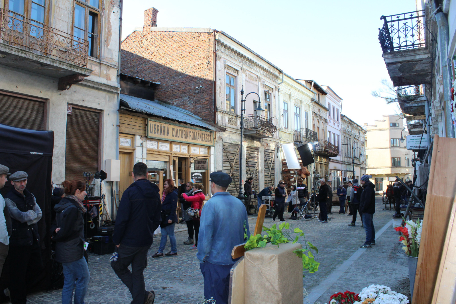 Cadre din filmul “Moromeții 2”, trase miercuri dimineață în centrul istoric al Slatinei| GALERIE FOTO
