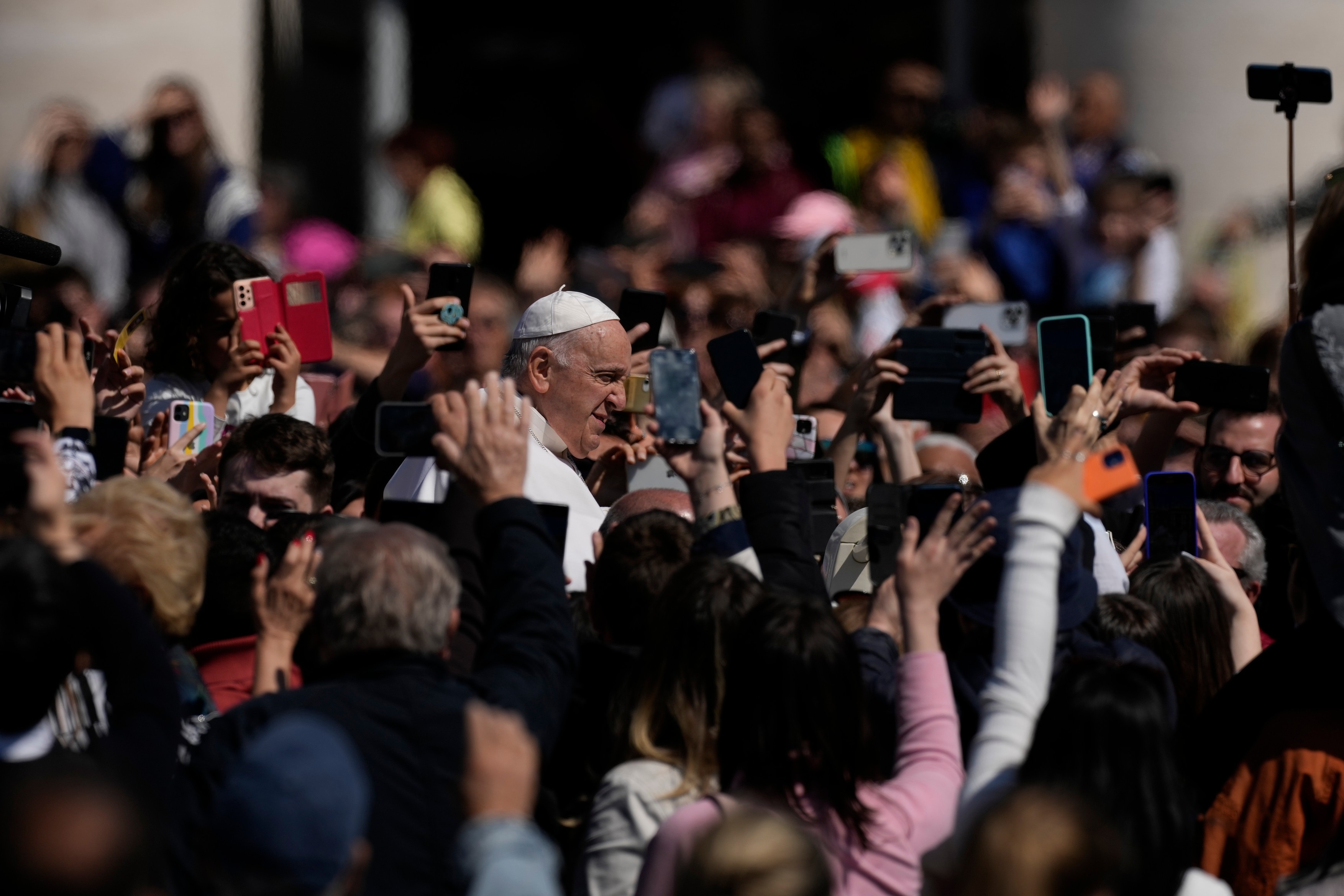 Papa Francisc, în mesajul „Urbi et Orbi”: „Doamne, ajută poporul ucrainean în drumul spre pace”