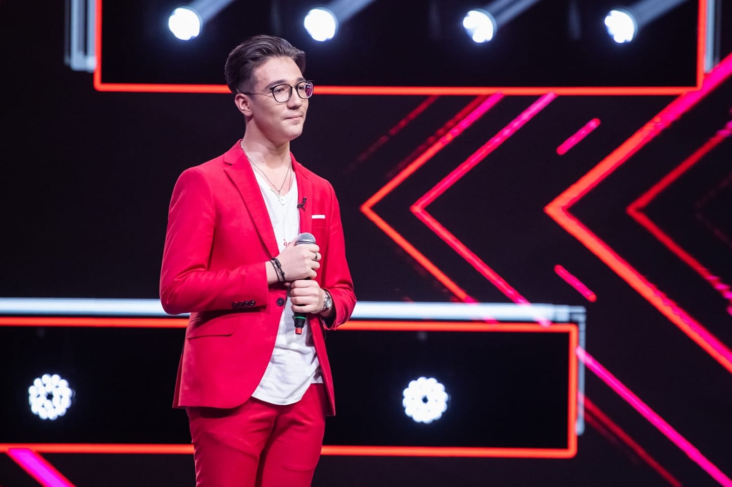 Cine e Theodor Andrei, reprezentantul României la Eurovision 2023. Tânărul are peste 100 de melodii compuse