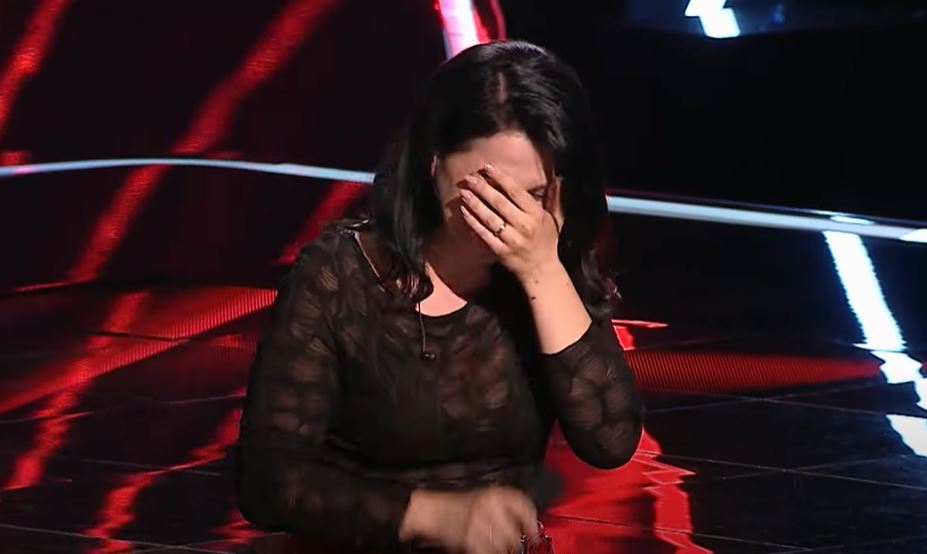 „Vocea României”, 18 octombrie 2024. O concurentă a căzut în genunchi și a izbucnit în lacrimi pe scenă