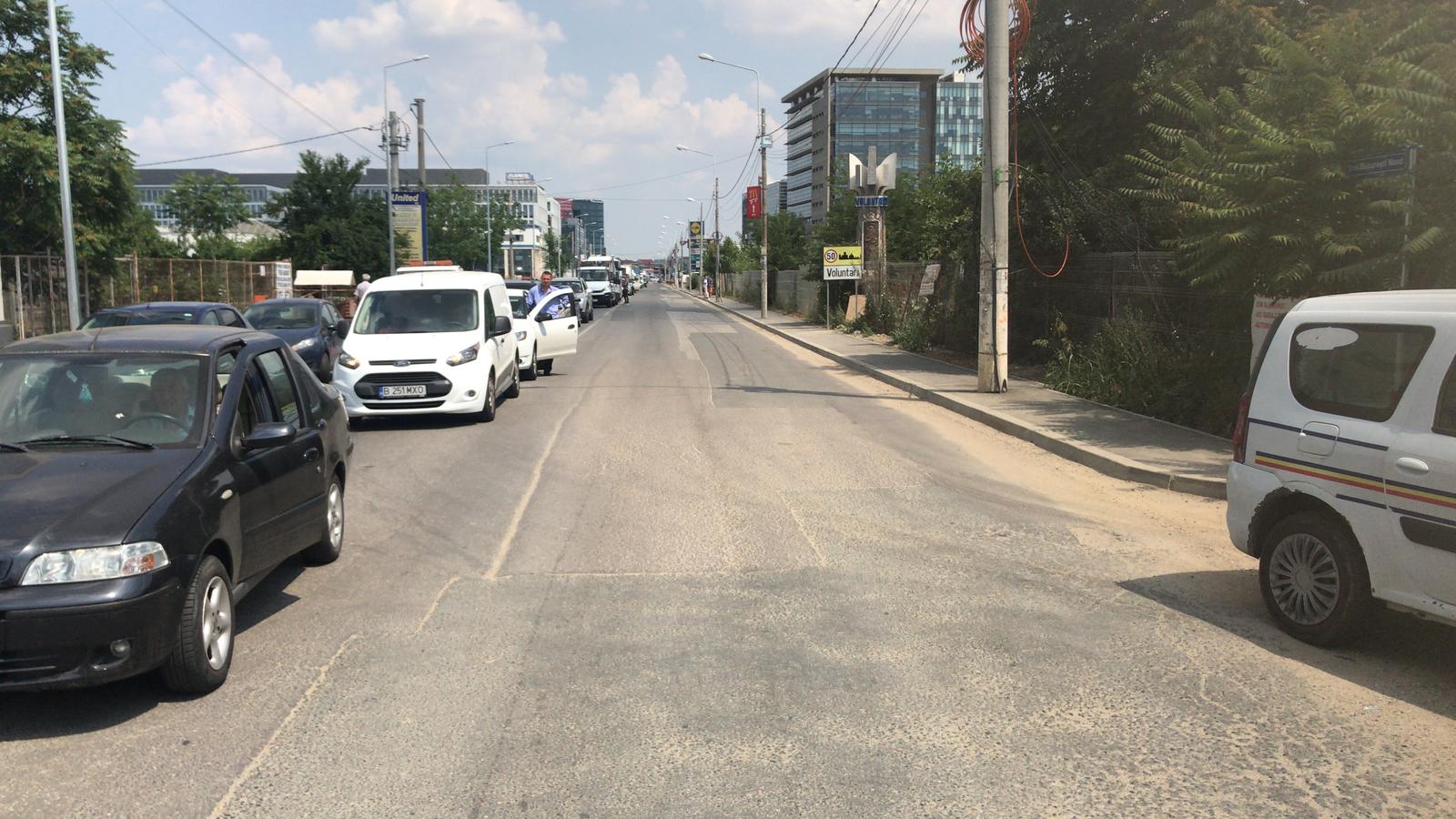 #salvatipipera/ Bariera CFR de la Petricani s-a defectat din nou, marți. Blocaj timp de aproape o oră în Nordul Capitalei (FOTO&VIDEO)