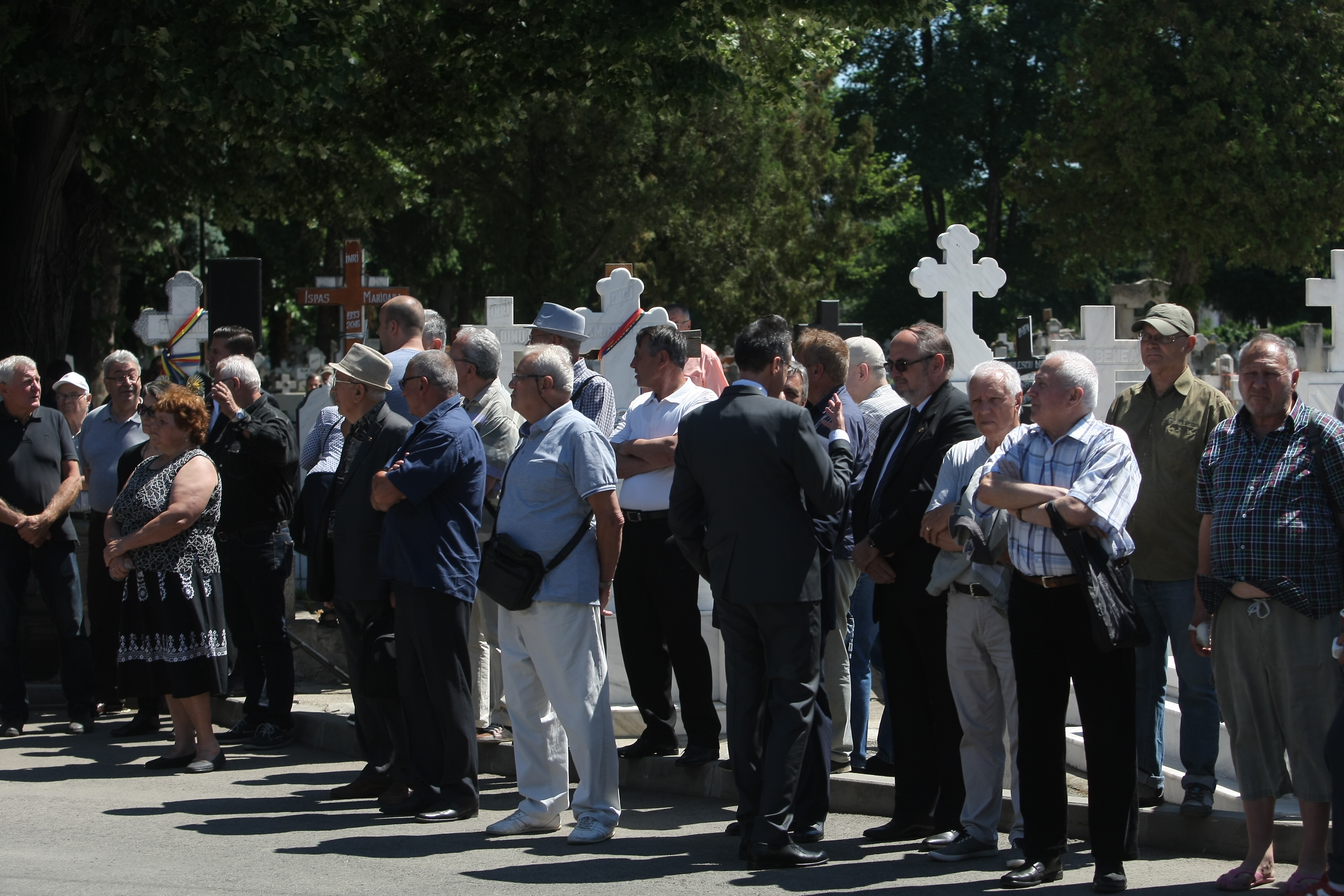 GALERIE FOTO&VIDEO/ Cristian Țopescu, înmormântat cu onoruri militare, la Cimitirul Ghencea Militar din București