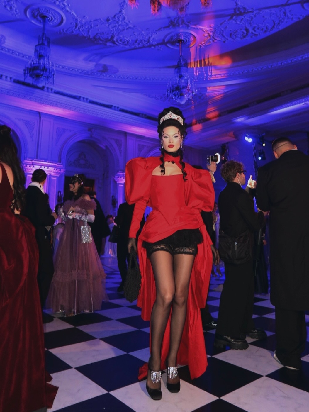 Imagini cu vedetele la Balul Mascat Bridgerton. Adelina Pestrițu și Nicole Cherry au atras atenția cu ținutele spectaculoase