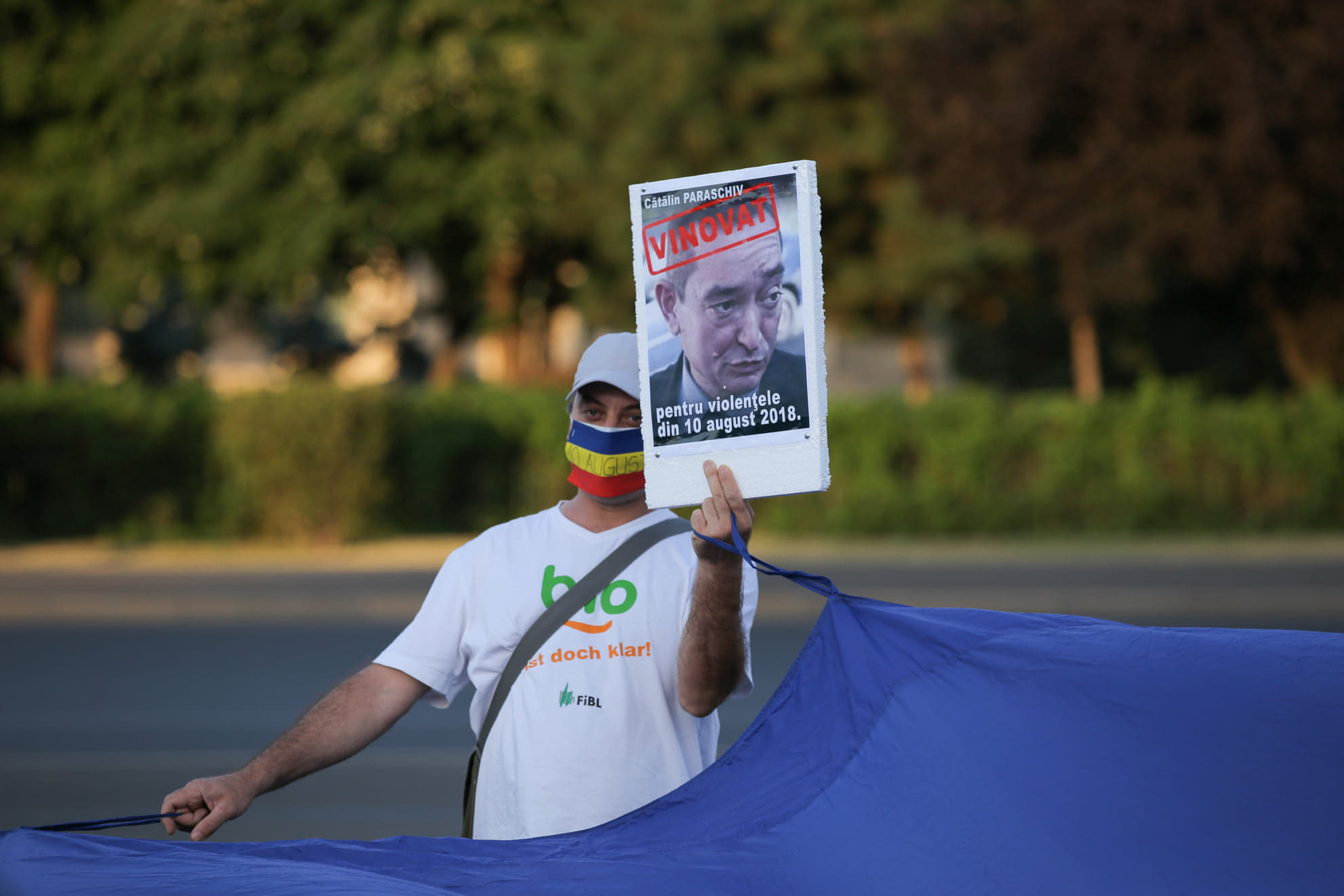 Protest simbolic în Piaţa Victoriei, la doi ani de la violențele înregistrate la “mitingul diasporei” din 10 august. “Vinovații să plătească”
