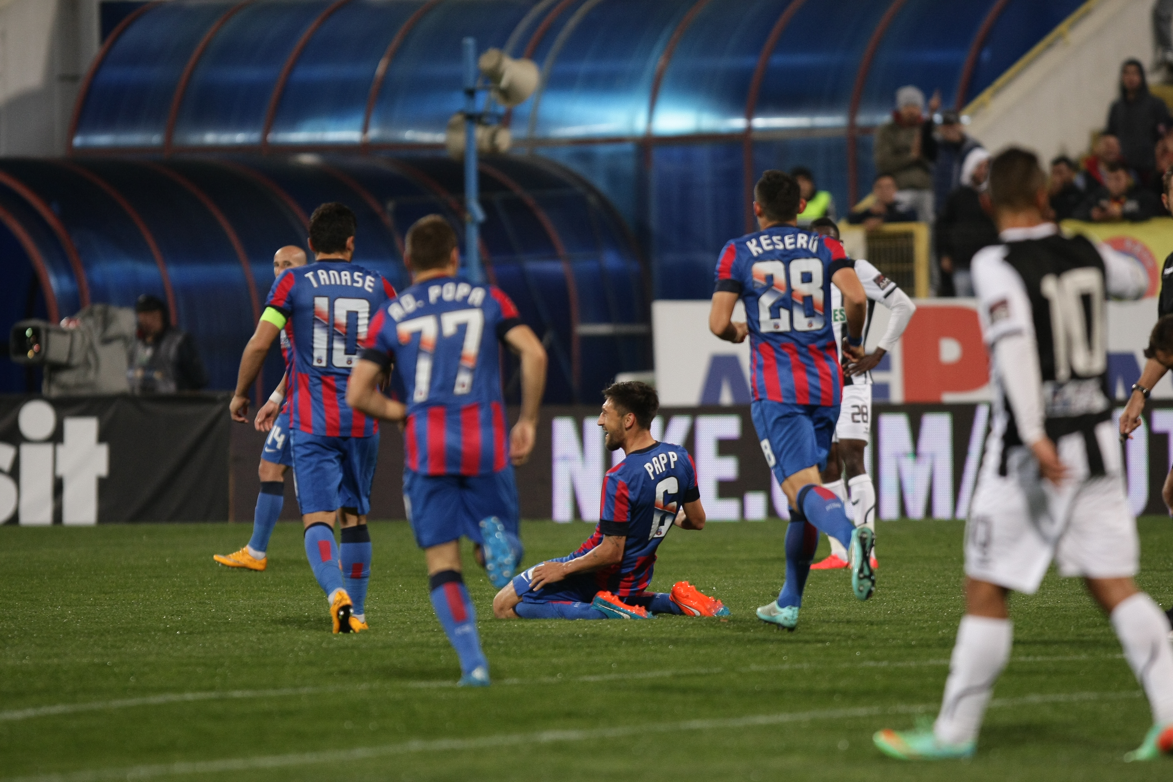 GALERIE FOTO & VIDEO/ Liga I: Steaua - ”U” Cluj 4-1. Încă un festival stelar
