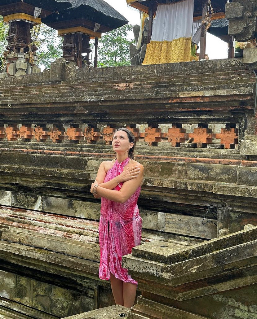 Ela Crăciun se tratează în Bali cu ritualuri străvechi de vindecare. „Eu sunt dintotdeauna deschisă”