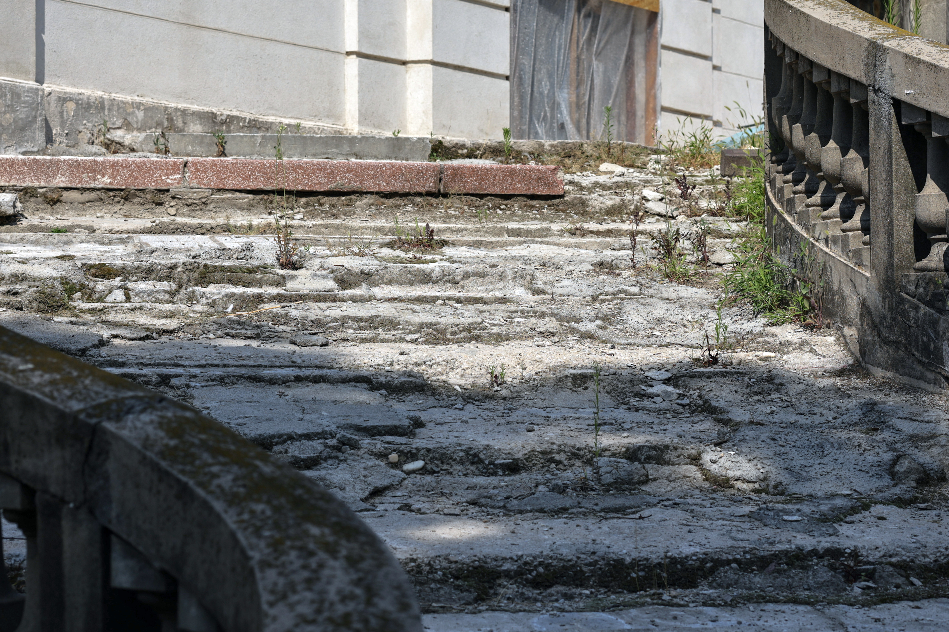 O bijuterie a Bucureștiului se luptă cu timpul, în timp ce restaurarea bate pasul pe loc