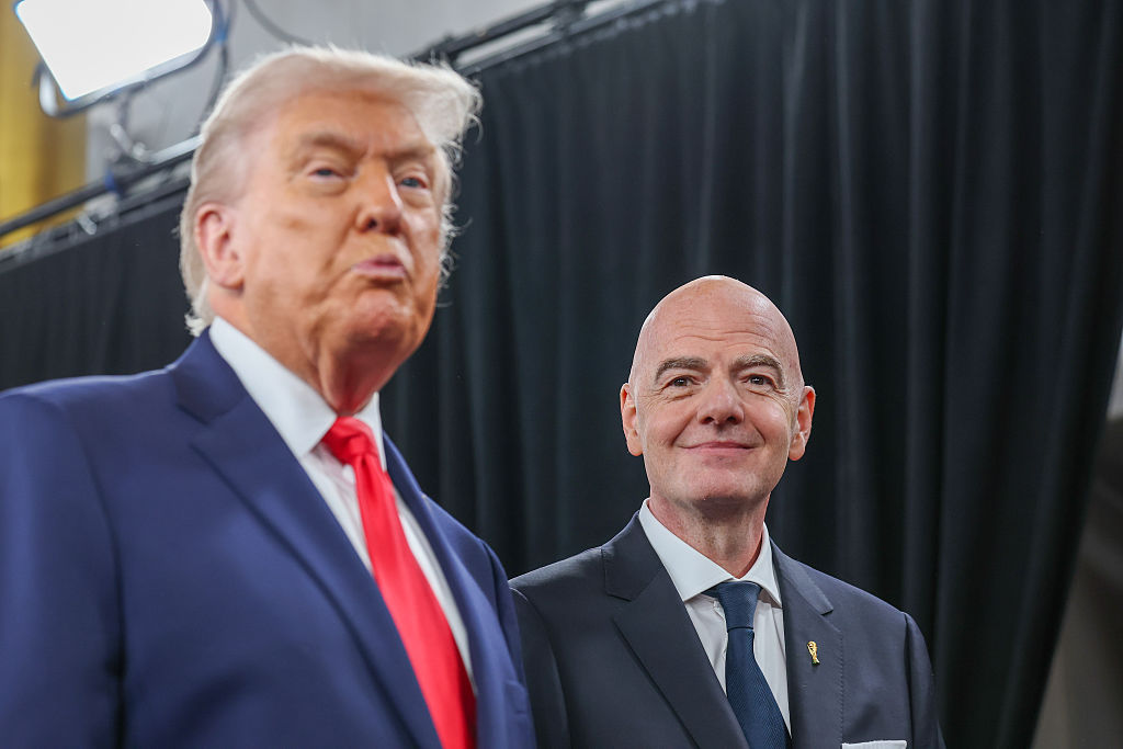 A FIFA elnöke a focivébé miatt beintett Donald Trumpnak, aki ütős választ adott