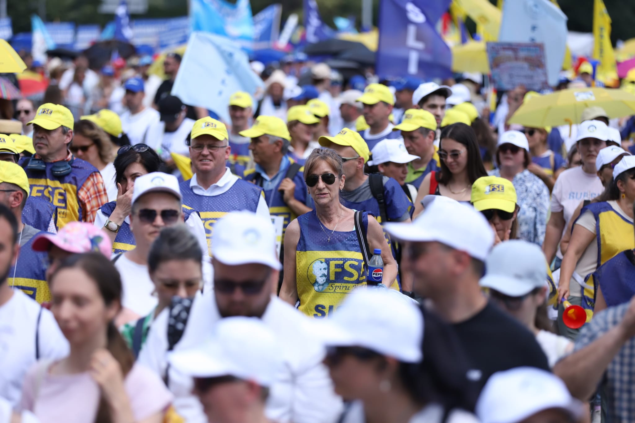 Sindicaliștii din Educație protestează la Guvern și Parlament. Examenele naționale ar putea fi afectate de proteste