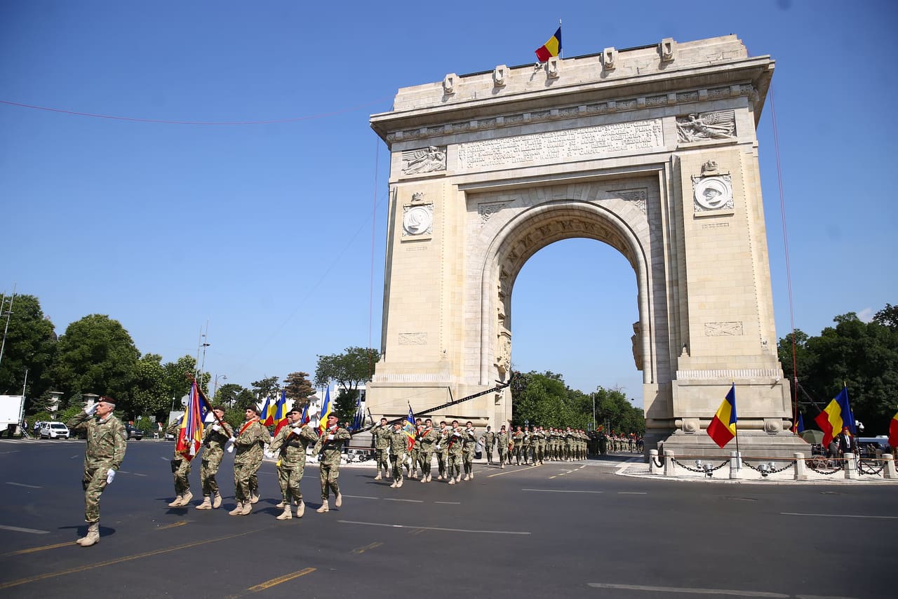 Ceremonie la Arcul de Triumf pentru militarii întorși din Afganistan. „O zi încărcată de emoție și recunoștință”