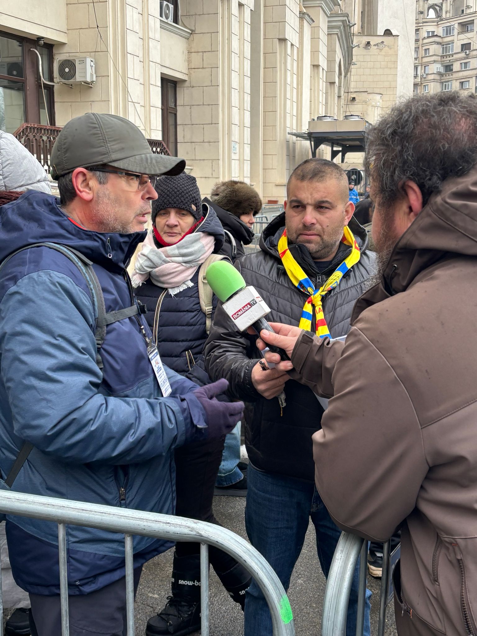 În „Valul Democrației” al susținătorilor lui Călin Georgescu: „Să se aleagă praful de tine, dacă nu scrii adevărul!” 