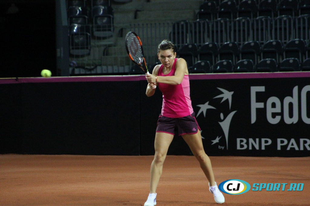 Fed Cup. Simona Halep a intrat în sală. Imagini de la primul antrenament al liderului României