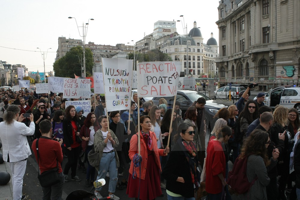 GALERIE FOTO/ Marş împotriva violenţei domestice, în Bucureşti: "Împreună pentru siguranţa femeilor"