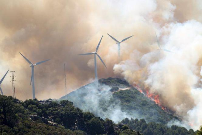 FOTO | Incendii de vegetaţie în Spania. Autoritățile intervin cu avioane și elicoptere de stingere