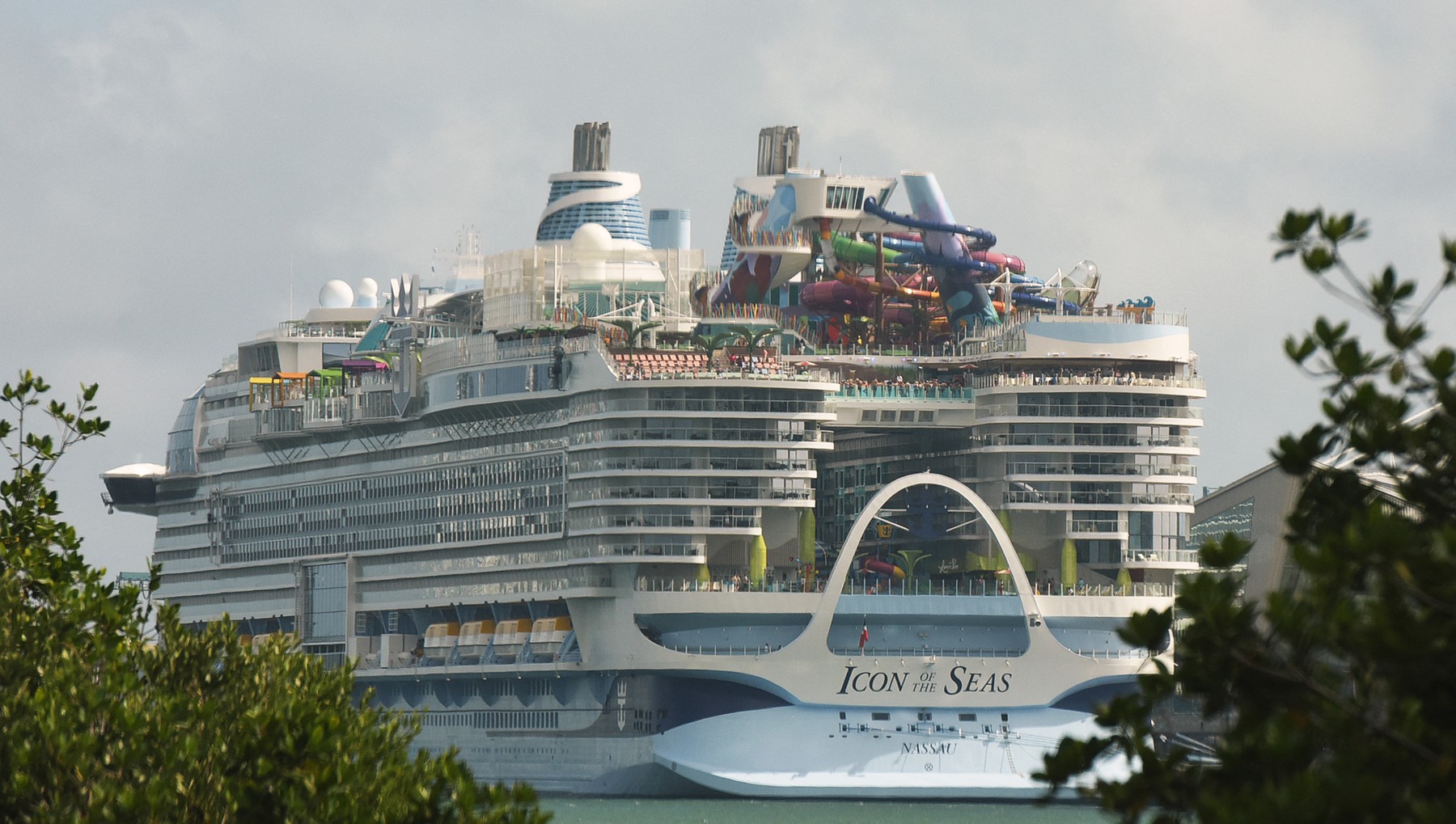 Icon of the Seas, cel mai mare vas de croazieră din lume, a început călătoria inaugurală din Miami. Botezul navei, făcut de Messi
