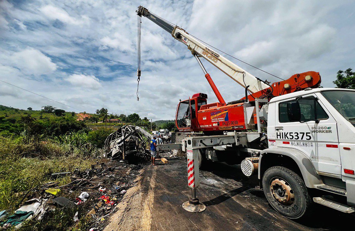 38 de oameni au murit într-un autocar peste care a căzut dintr-o basculantă un bloc de granit, pe o șosea din Brazilia