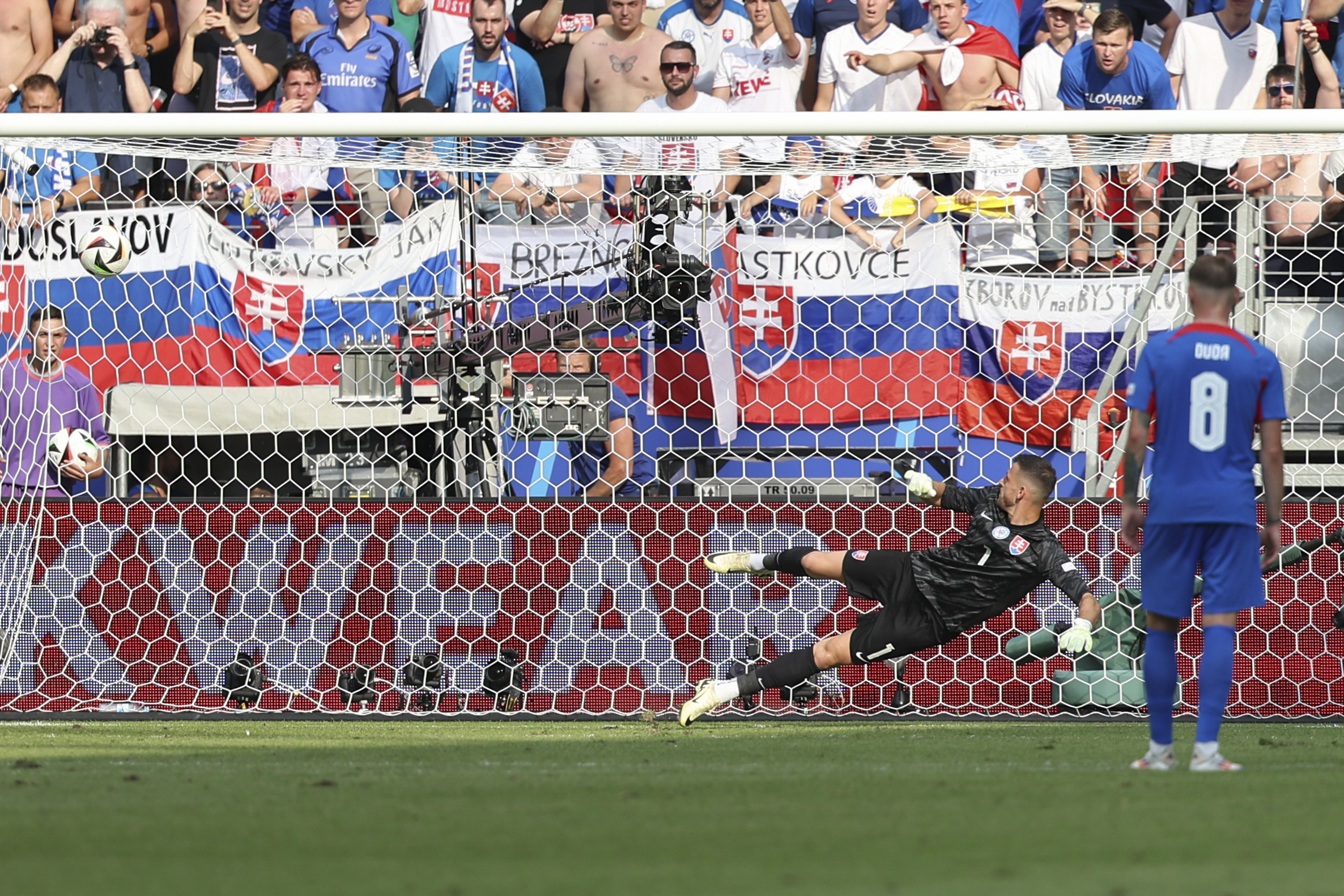 România - Slovacia 1-1 și „tricolorii” s-au calificat în „optimile” Euro 2024. Răzvan Marin a marcat din penalty, Florin Niță a securizat poarta