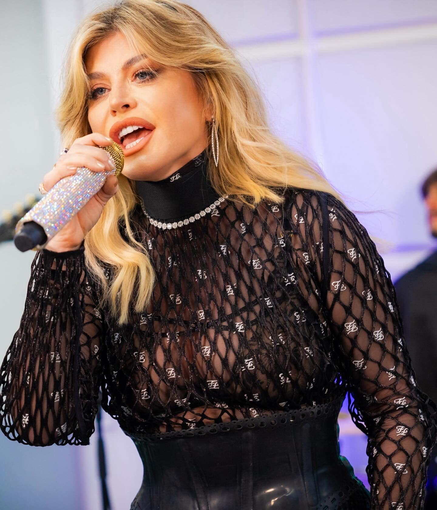 Câți bani a primit Loredana Groza pentru 1,5 milioane de albume vândute. Artista a dat lovitura cu „Bună seara, iubite!”. „Salariul mamei mele de învățătoare”