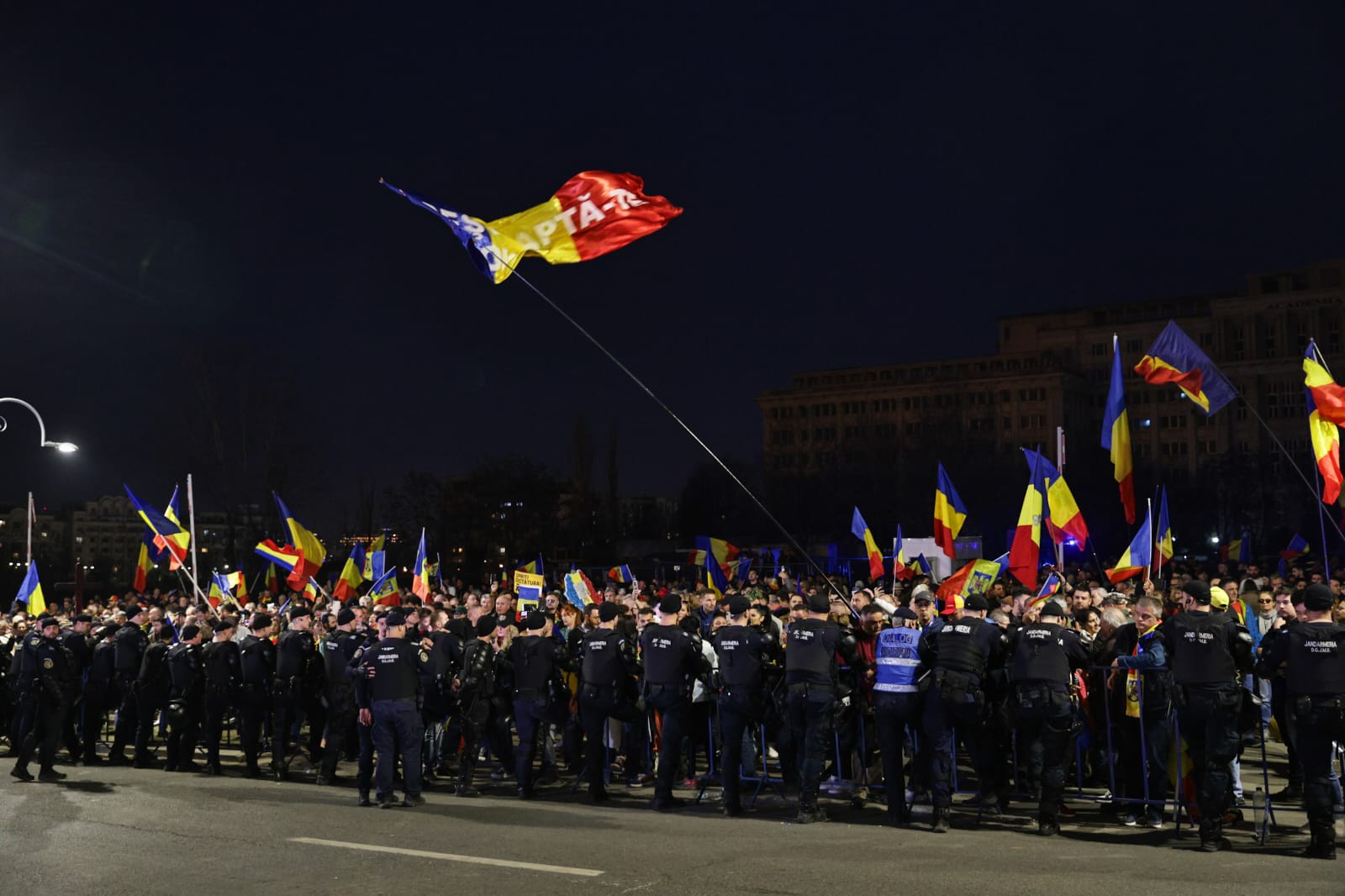 Susținătorii lui Călin Georgescu au fost în fața CCR. Curtea i-a respins contestația, nu mai are nicio șansă de a candida