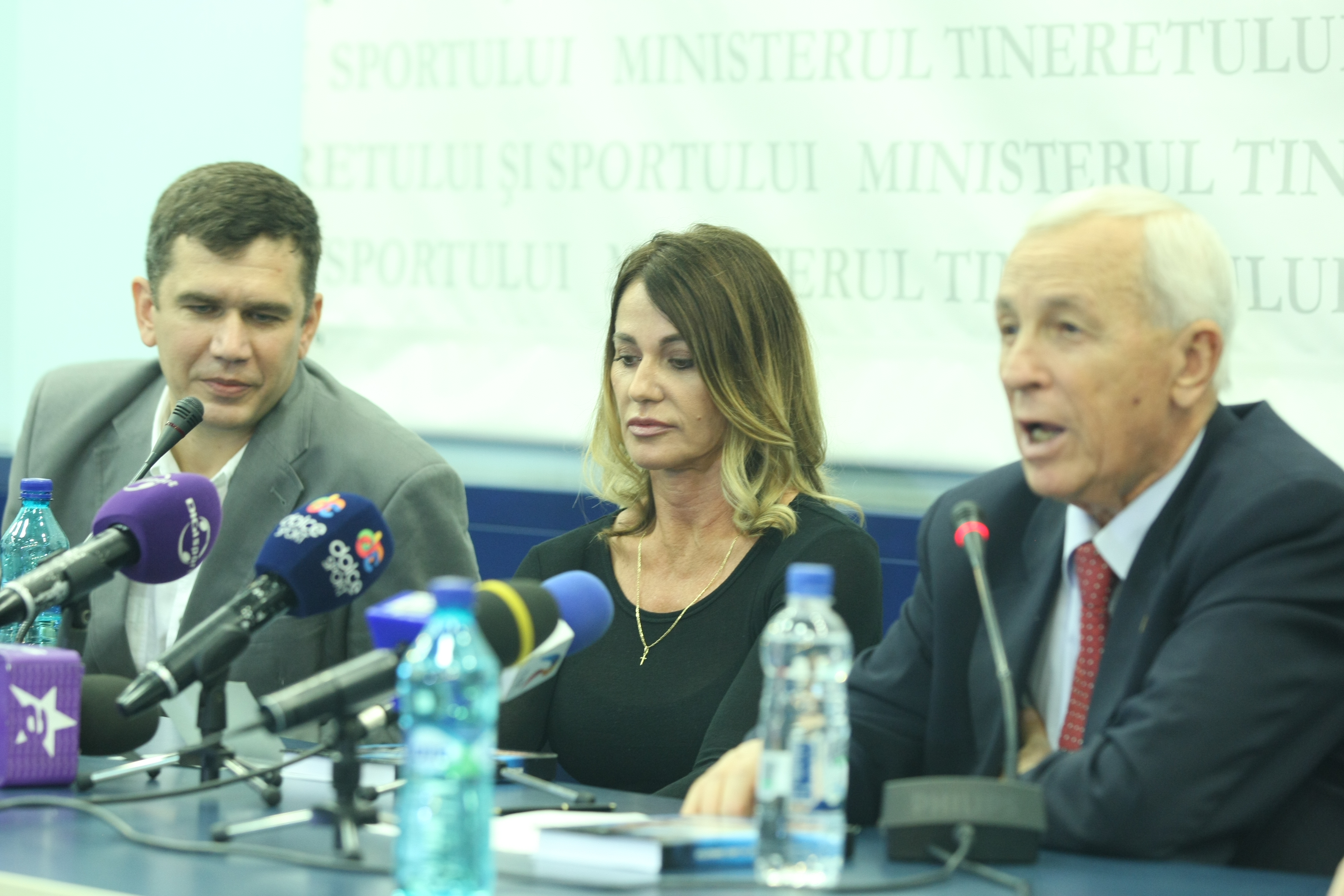 Nicolae Vieru și-a lansat o carte despre gimnastică, dar și în care Ilie Năstase are partea lui de glorie: ^”Ne-a dus acasă la Diana Ross!”. Nasty confirmă și aruncă ”bomba”: ”Am și divorțat după aia!” / GALERIE FOTO