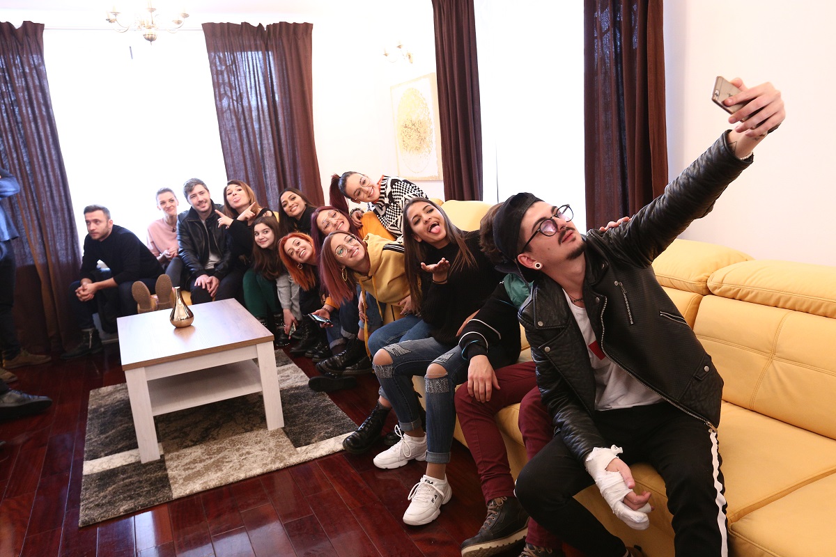 Sorana și Anca de la A.S.I.A. și Dan Bittman, vizită surpriză în casa X Factor | FOTO