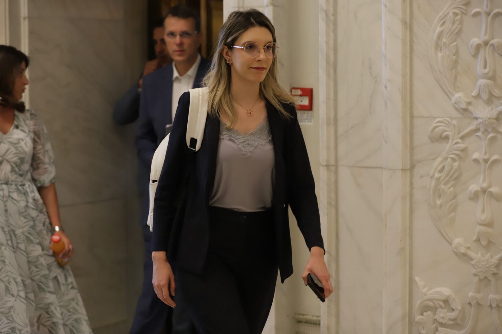 Toate cele patru moțiuni de cenzură depuse împotriva Guvernului Bolojan au fost respinse în Parlament. Ce urmează