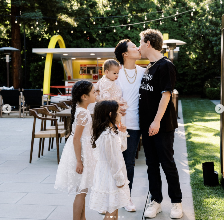 Anunțul făcut de Mark Zuckerberg de Anul Nou. Cum a apărut alături de soția lui, Priscilla Chan. „Avem lucruri mari în 2025”